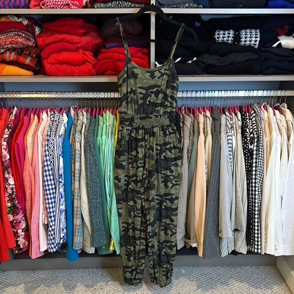 Jolie & Joy black/olive camouflaged adjustable straps smocked waist jumpsuit S - Picture 1 of 3